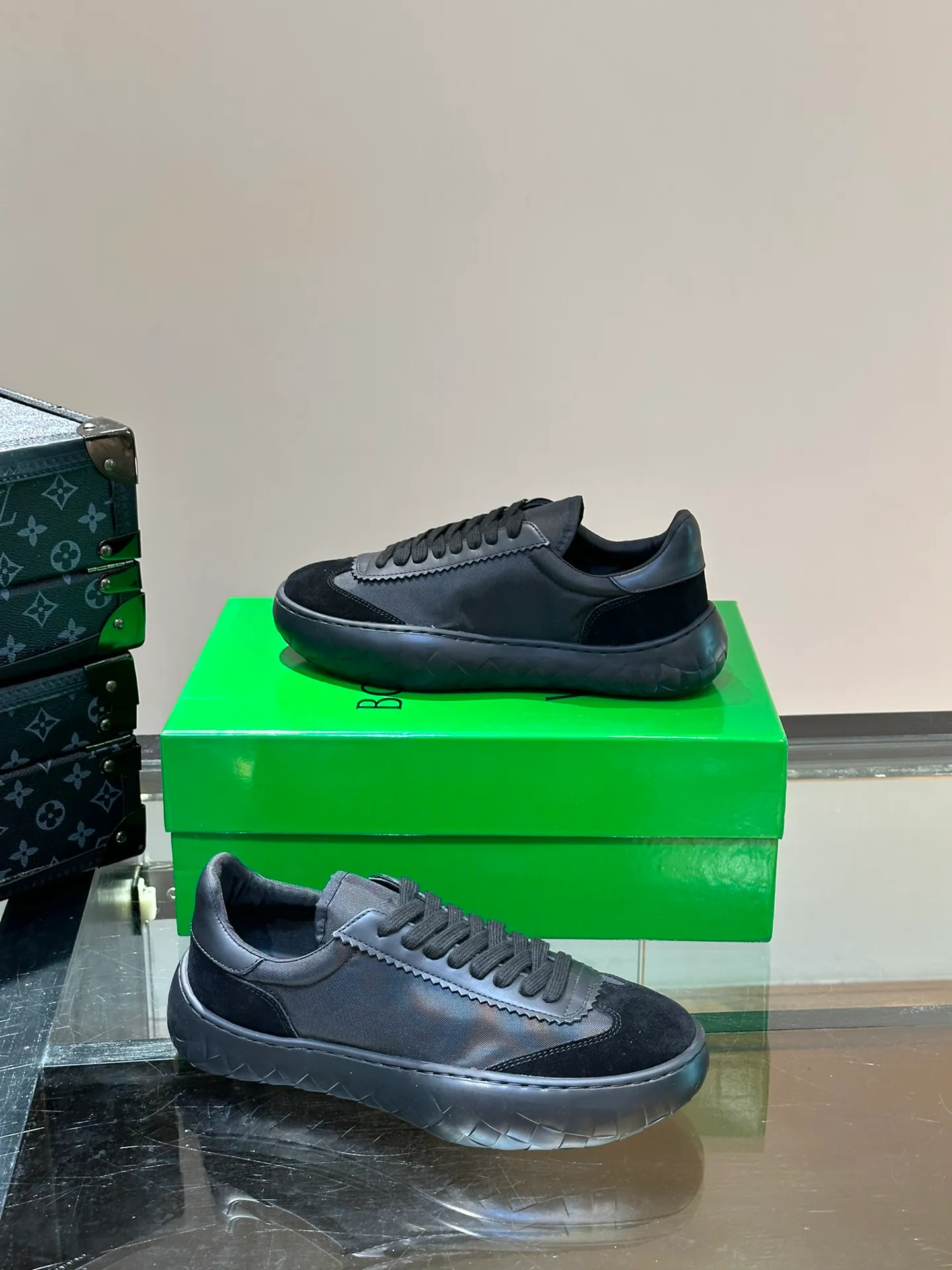 Men's shoes 💰p420 "BV" Bottega Veneta 🆕 New men's moral training sneakers, made of Sneaker technology nylon and suede, inspired by retro basketball shoes, a new interpretation of classic sneakers, light, comfortable and breathable summer essentials, the soles are made of classic woven texture, super recognizable, nylon suede splicing, full of texture! Size: 38-44 (45 customized)